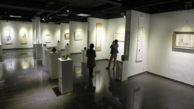 bw必威阿森纳举办“迎春”教师作品联展