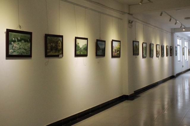 bw必威阿森纳举办SRT作品汇报展和太行山油画风景写生展