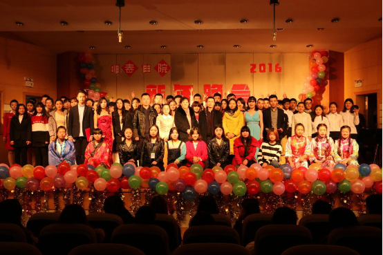 bw必威阿森纳举办新年晚会